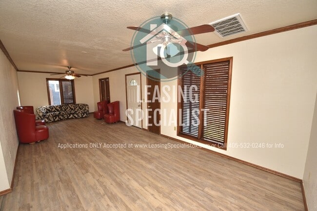 Building Photo - Central Norman 3 Bed 3 Bath MOVE IN SPECIA...