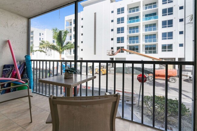 Building Photo - 260 Southbay Dr