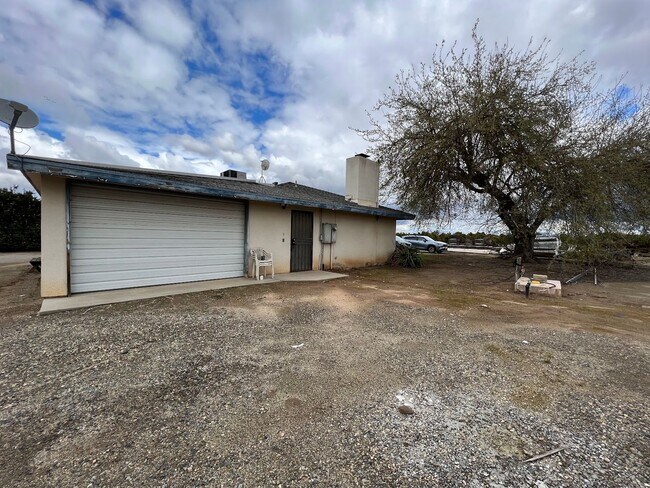 Building Photo - Gated Country Home for rent