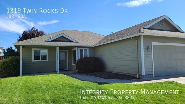 Primary Photo - 1319 Twin Rocks Dr