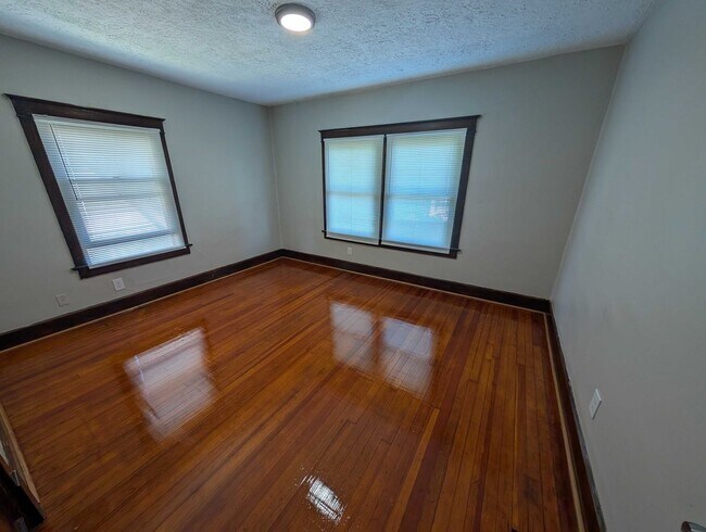 Building Photo - 636 N Oakland Ave