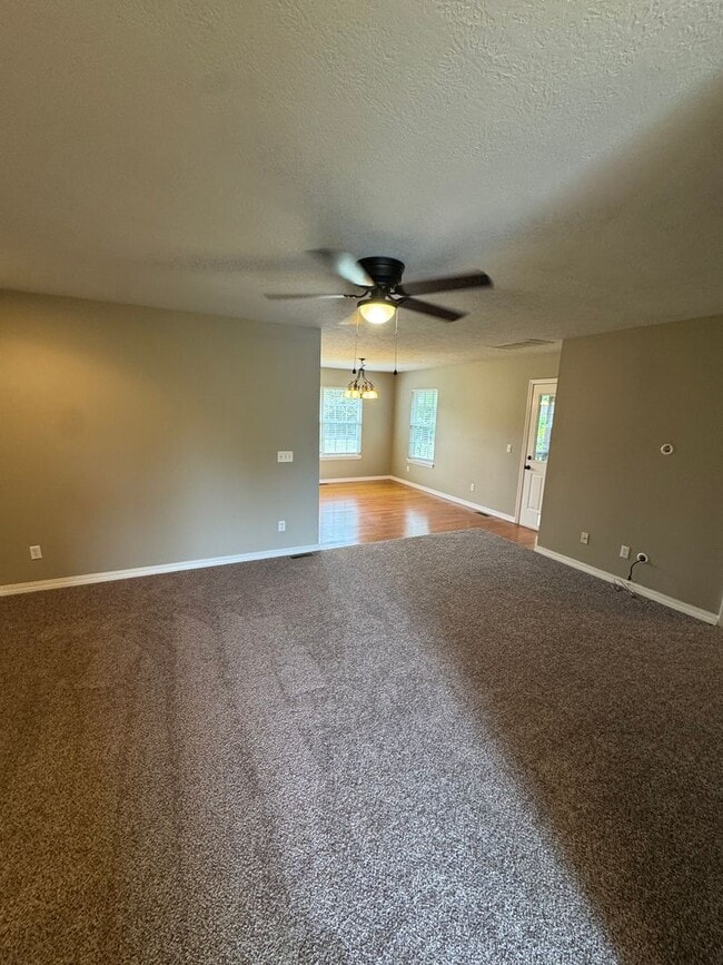 Building Photo - Gorgeous 3 Bedroom, 2 Bathroom Home in Nixa!