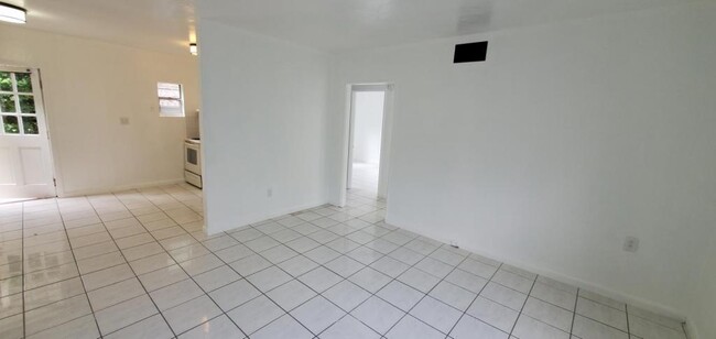 Building Photo - 28 Majorca Ave