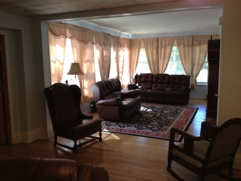 Building Photo - 1 Pomfret Rd