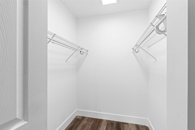 Building Photo - 7301 Amberly Ln