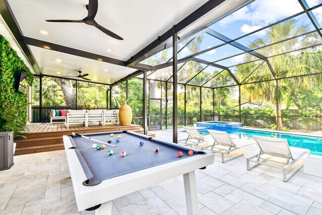 Building Photo - 109 W Hollywood St