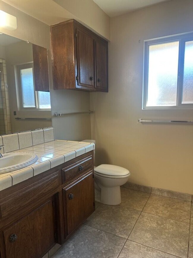 Building Photo - 6713 Kimberly Ave