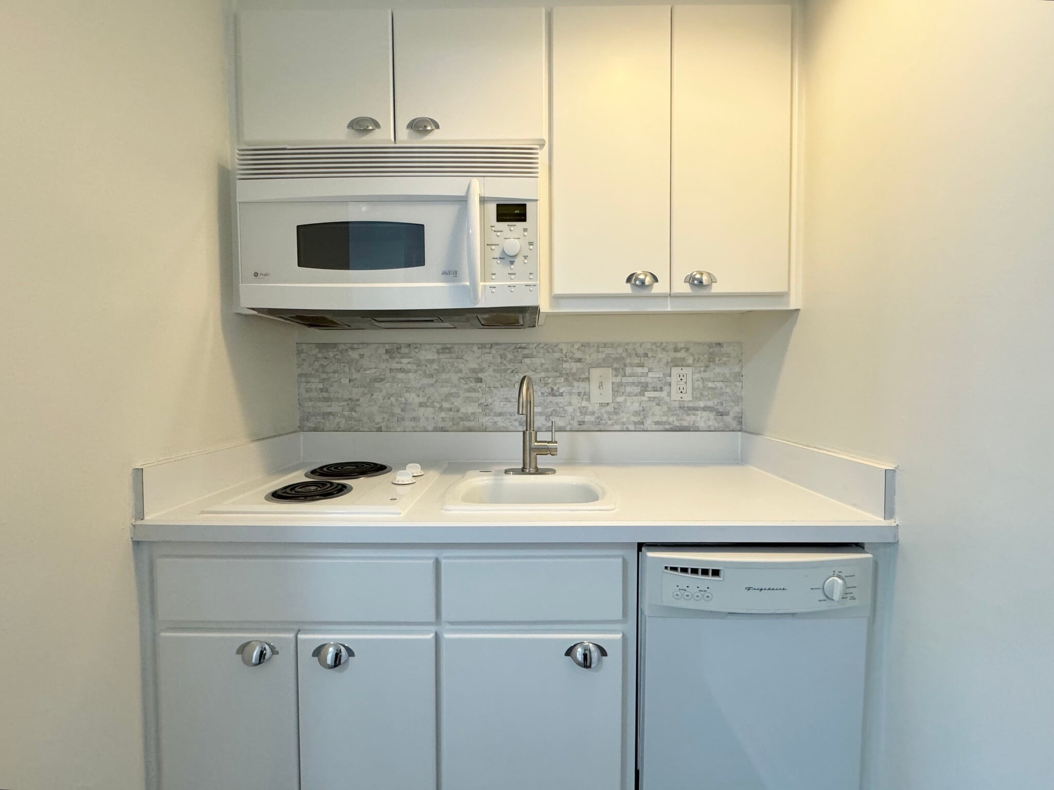 Building Photo - 4524 Broadway St