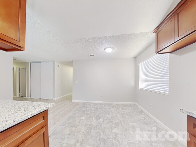 Building Photo - 748 La Cruz Ln