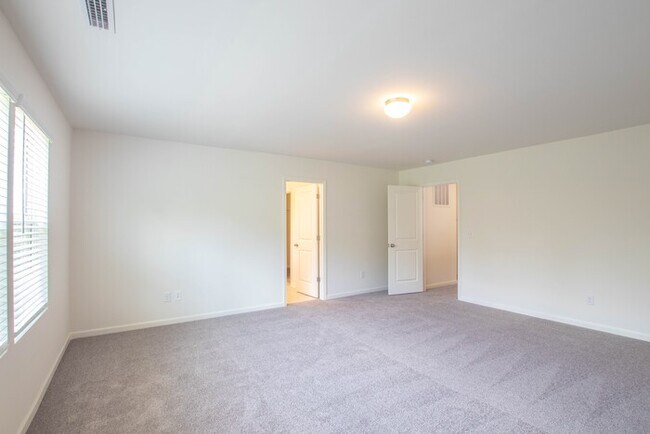 Building Photo - BEAUTIFUL 4 bedroom Single Family Home for...