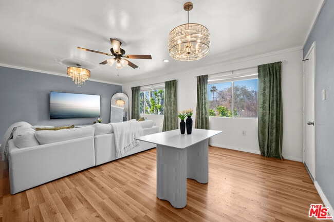 Building Photo - 12801 Moorpark St