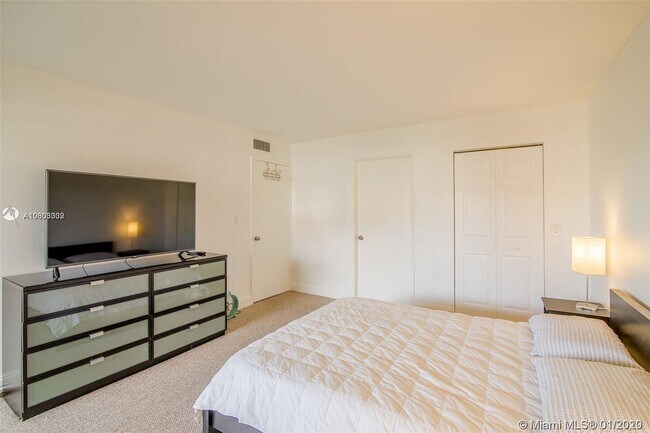 Building Photo - 9030 SW 125th Ave