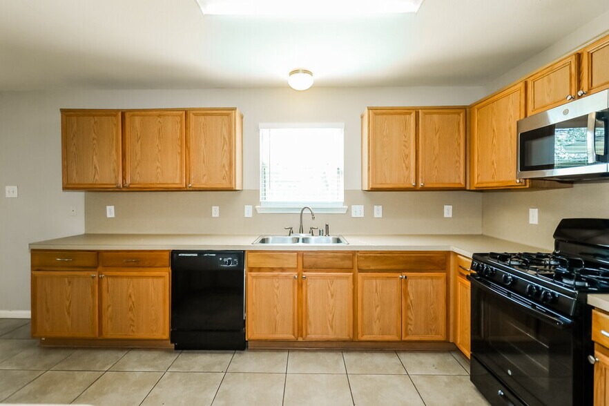Building Photo - 7627 Cypress Edge Dr
