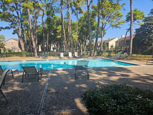 Building Photo - 800 Country Pl Dr