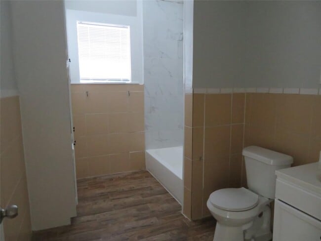 Building Photo - 701 Dumble St