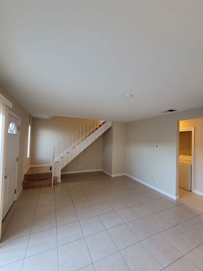 Building Photo - 2608 Nevada Ln