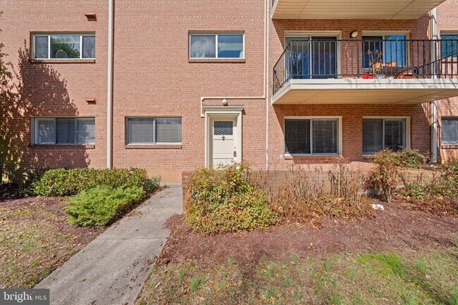 Building Photo - 10620 Weymouth St