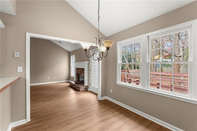 Building Photo - 16 Valleyside Dr