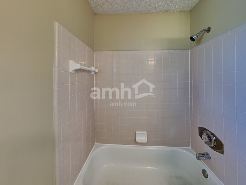 Building Photo - 1915 Breckenridge Blvd