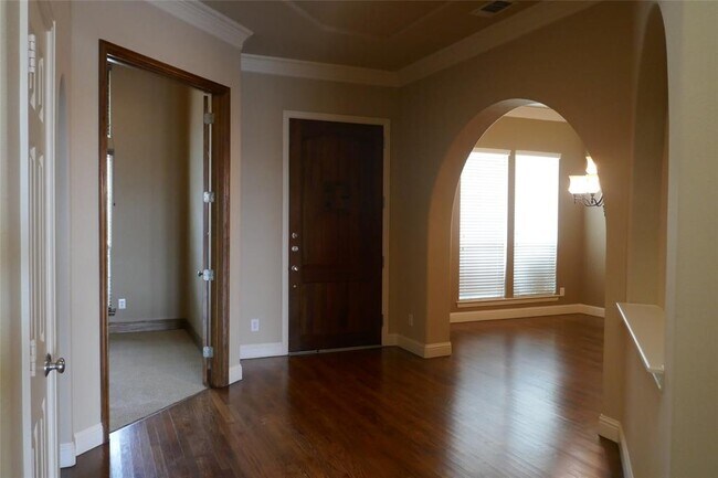 Building Photo - 2537 Windsor Castle Way