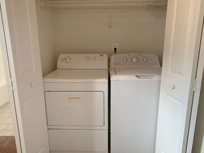 Building Photo - 3BR | 2 BA | 1-Car Las Palmas Townhome