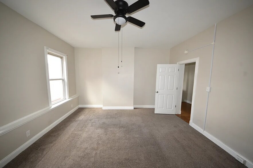 Building Photo - 746 Columbia St