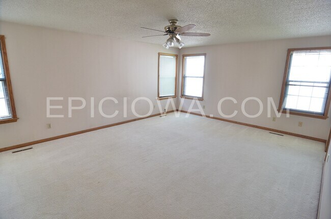 Building Photo - 372 Willshire Ct NE