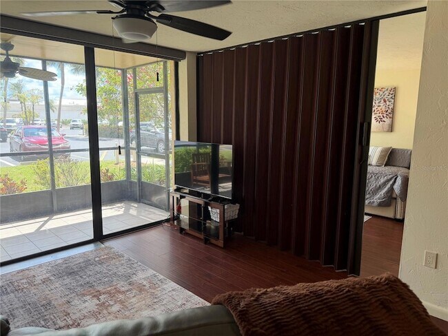 Building Photo - 618 Bird Bay Dr S