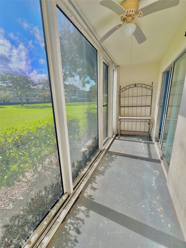 Building Photo - 129 Mansfield D