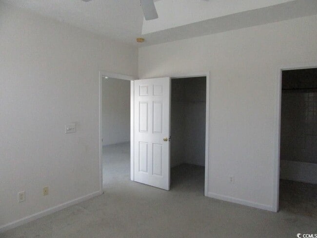 Building Photo - 601 Hillside Dr