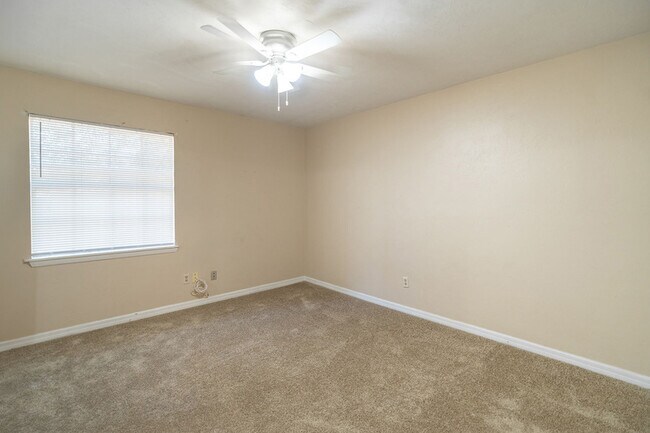 Building Photo - 3103 Pontiac Dr