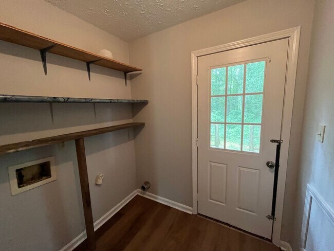 Building Photo - 686/688 Old Summerville Rd