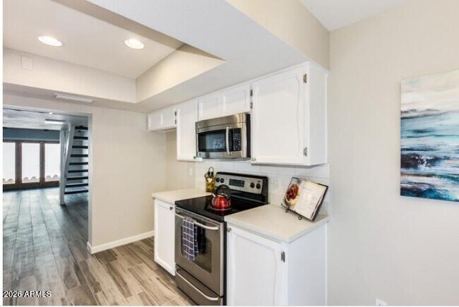 Building Photo - 2 E Loma Ln