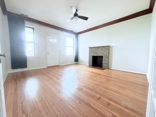 Building Photo - 1509 E 65th St