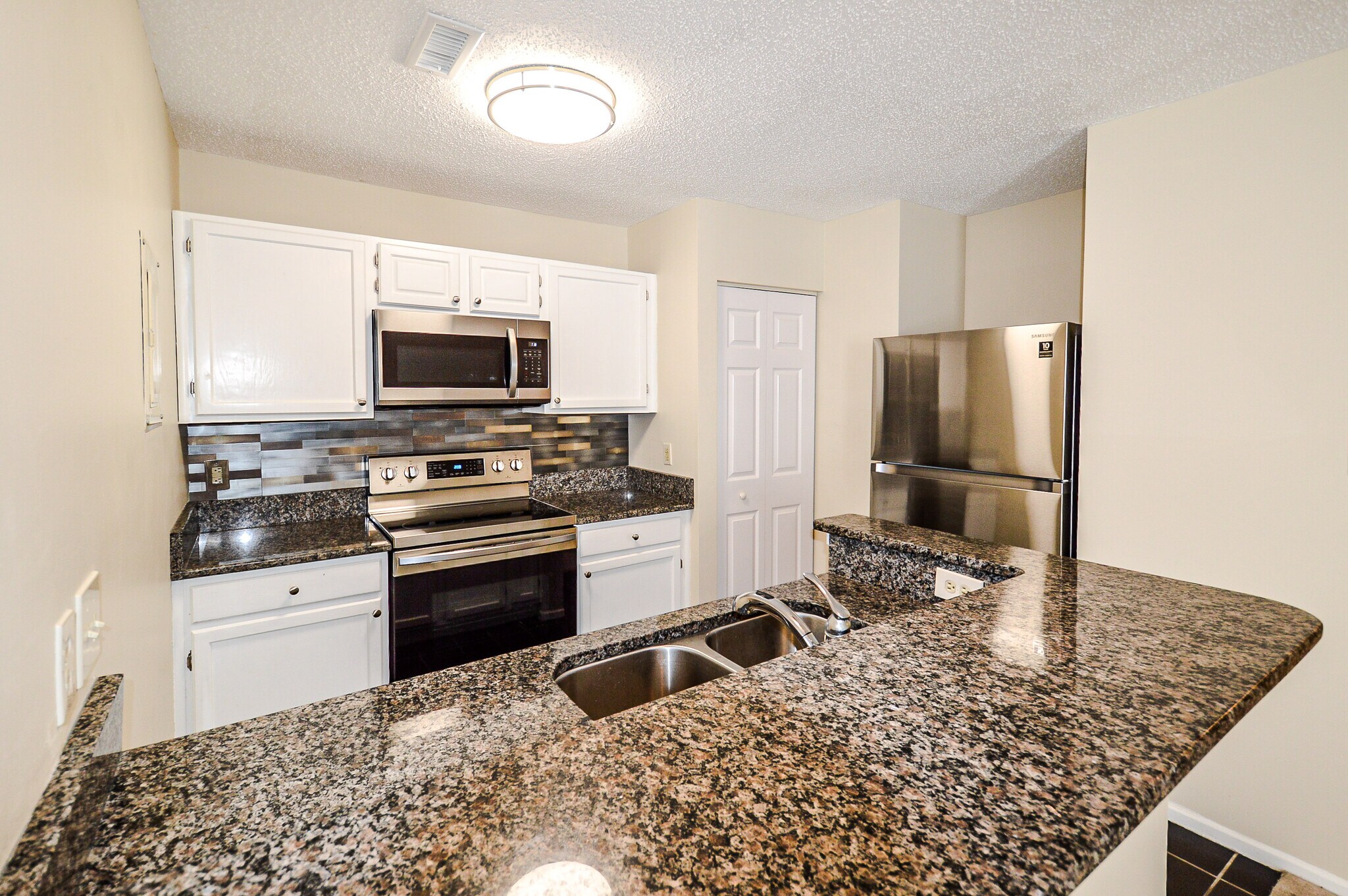 Building Photo - 18865 Vineyard Point Ln