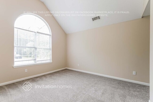 Building Photo - 521 Michael Cir