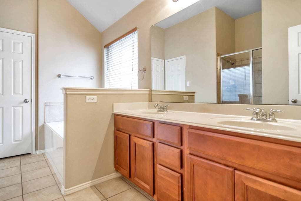 Building Photo - 5212 Westheimer Rd