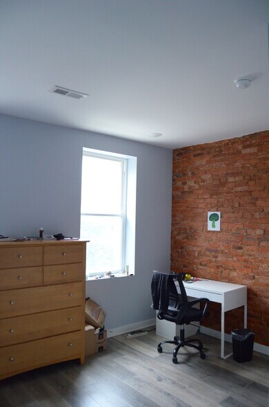Building Photo - 28 N Preston St