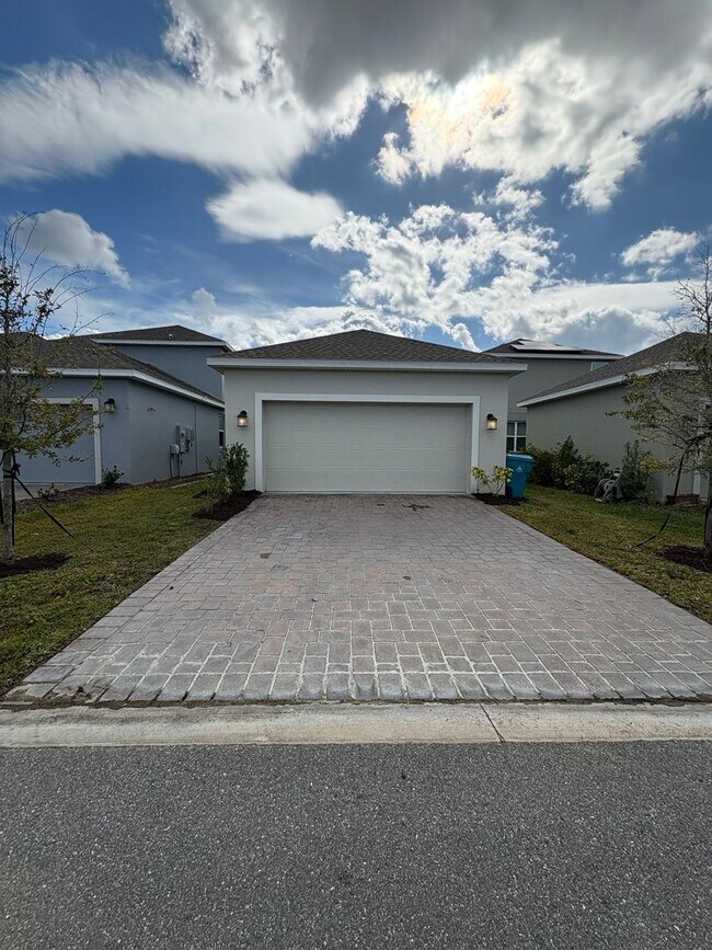 Building Photo - 3-bedroom Home for Rent in Storey Park