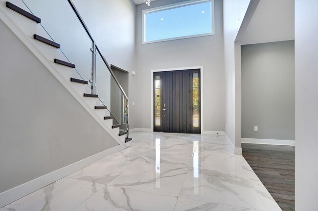 Building Photo - 98 Hollywood Ave