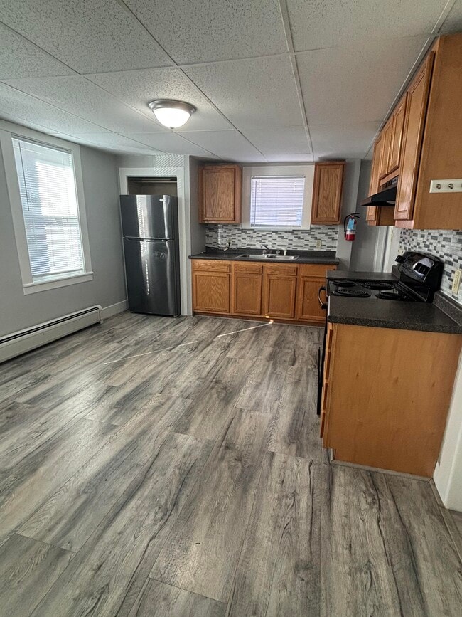 Building Photo - 236 Main St