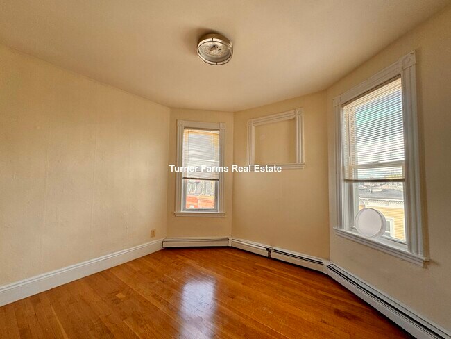 Building Photo - 144 Hillside St