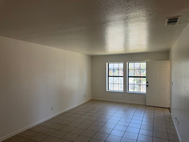 Building Photo - Modesto 3 Bedroom 2 Bathroom Home