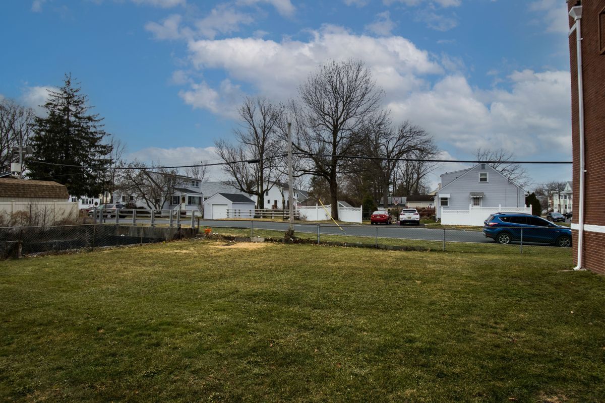 Building Photo - 439 Willow Ave