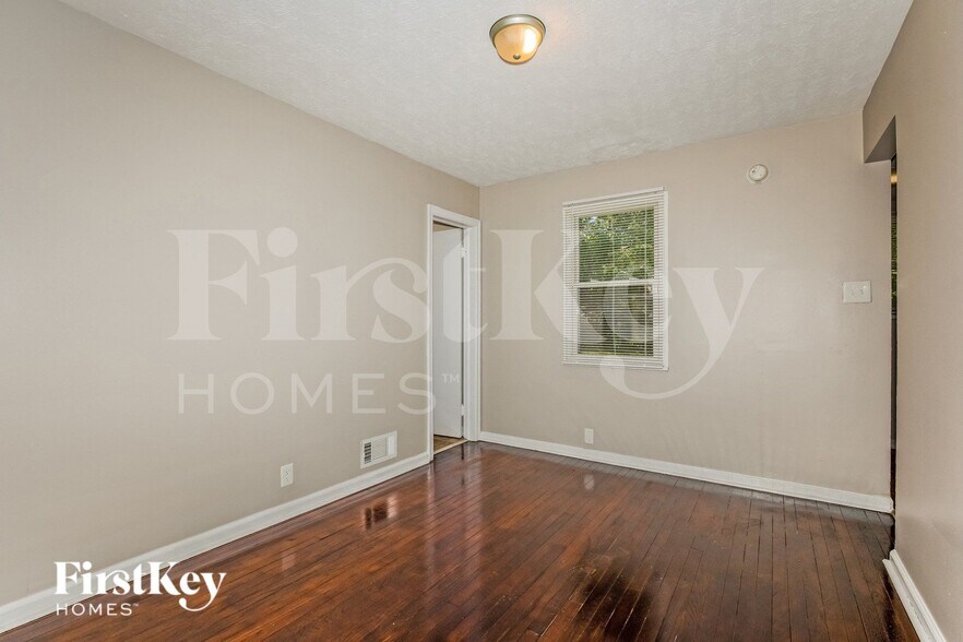 Building Photo - 2825 Kessler Blvd Dr