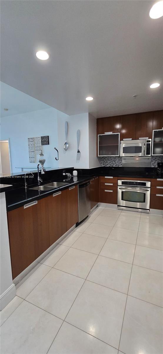 Building Photo - 7901 Hispanola Ave