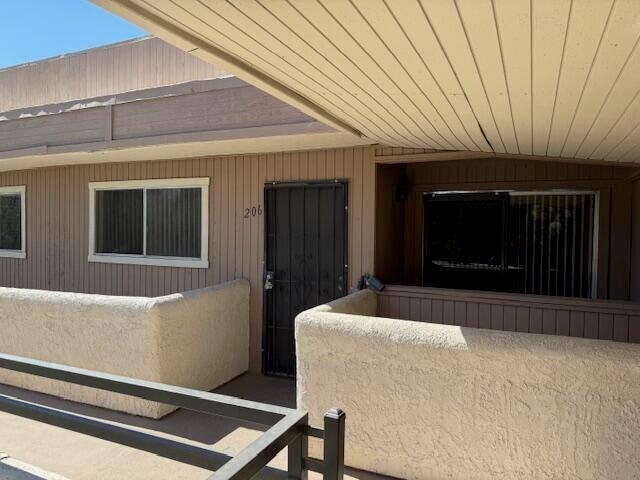 Primary Photo - 2857 N Los Felices Rd