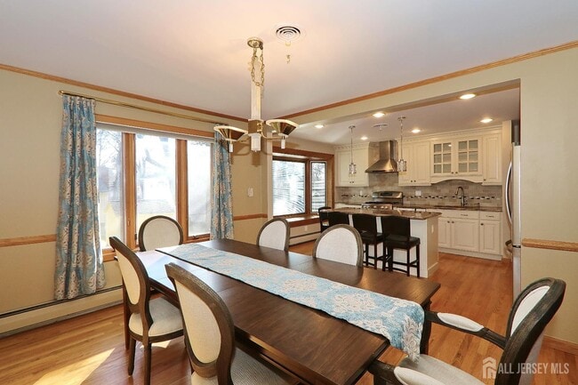 Building Photo - 240 Twin Oaks Terrace