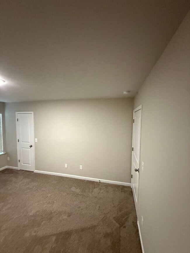 Building Photo - **Charming 3-Bedroom Home in Peaceful Stan...