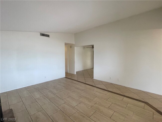 Building Photo - 6405 W Roy Rogers Dr